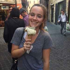 Meet your Posher, Claire